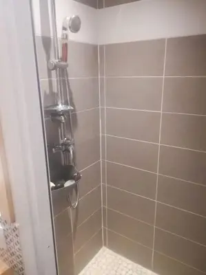 Salle de bains dans l'établissement Maison de vacances