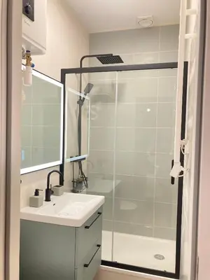 Salle de bains dans l'établissement La Curiosité, Et Pop Et Chic !