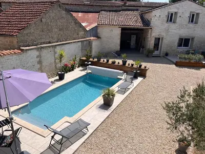 Piscine de l'établissement La grange à Rosy ou située à proximité