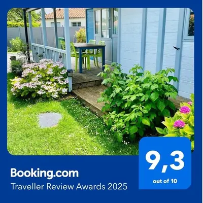 Jardin de l'établissement Chalet atypique au calme avec emplacement idéal