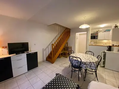 Cuisine ou kitchenette dans l'établissement Appartement Duplex Calme, Proche Plage et Centre à Fouras - FR-1-709-78