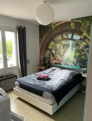 Un ou plusieurs lits dans un hébergement de l'établissement Chambre avec vue sur le marais et la piscine
