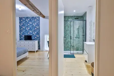 Salle de bains dans l'établissement Le Cognaçais #Clim #1 à 4 pers