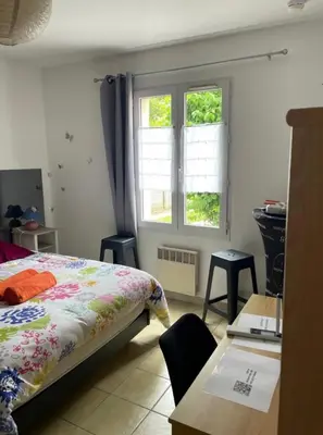Un ou plusieurs lits dans un hébergement de l'établissement Au calme dans le marais avec piscine