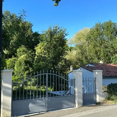 Nickis house