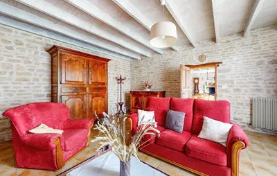Coin salon dans l'établissement 3 Bedroom Cozy Home In Ligné