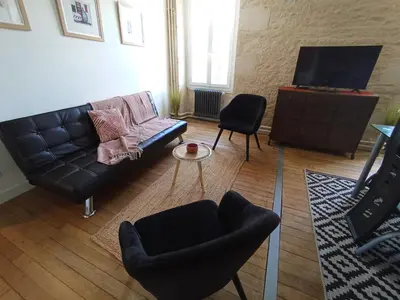 Télévision ou salle de divertissement dans l'établissement Au bord de l'eau COULON