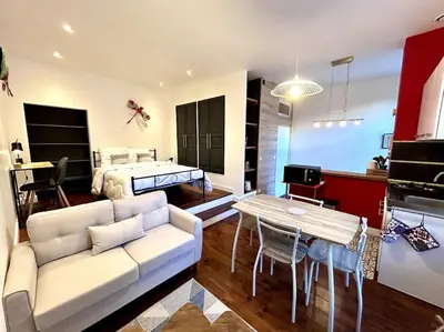 Coin salon dans l'établissement Le Puyravault - Studio situé en plein centre-ville & proche des thermes