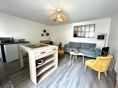 Cuisine ou kitchenette dans l'établissement Côté Cour - Appartement en plein centre-ville & proche des thermes
