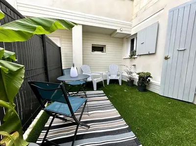 Jardin de l'établissement Côté Cour - Appartement en plein centre-ville & proche des thermes