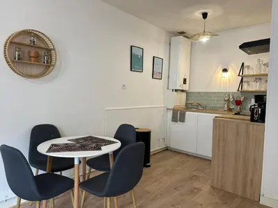 Cuisine ou kitchenette dans l'établissement Les Carmélites : central à 5 min à pied de la Gare