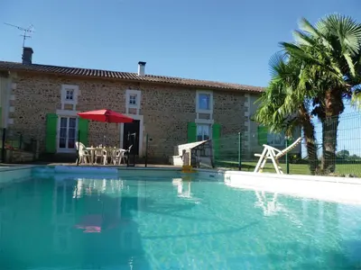 Piscine de l'établissement Franmelie ou située à proximité
