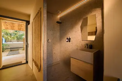 Un ou plusieurs lits dans un hébergement de l'établissement Love Room Atypique - Jacuzzi Privé , Cognac Centre
