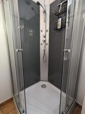 Salle de bains dans l'établissement Chez Betty