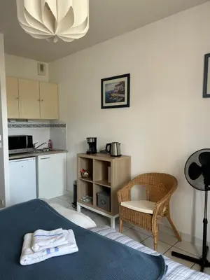 Cuisine ou kitchenette dans l'établissement Les Jasmins d'Aytré