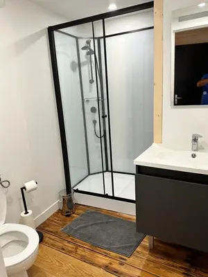 Salle de bains dans l'établissement CHAMBRE 3 face au donjon