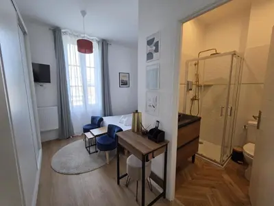 Télévision ou salle de divertissement dans l'établissement G4 - Appartement 2 ch Climatisé Centre Angoulême