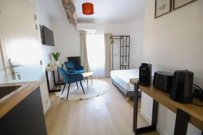 Télévision ou salle de divertissement dans l'établissement G5 Appartement Climatisé Centre Angouleme