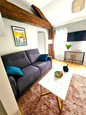 Coin salon dans l'établissement G6 Appartement Climatisé au calme centre Angouleme