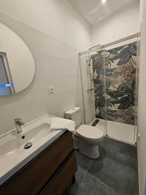 Salle de bains dans l'établissement G6 Appartement Climatisé au calme centre Angouleme