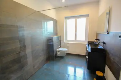 Salle de bains dans l'établissement G7 Loft SPA & Terrasse centre Angouleme