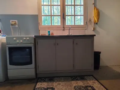 Cuisine ou kitchenette dans l'établissement Jolie chambre indépendante avec salle d'eau privée