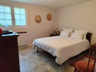 Un ou plusieurs lits dans un hébergement de l'établissement Jolie chambre indépendante avec salle d'eau privée