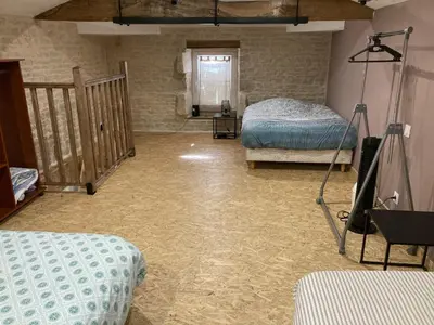 Un ou plusieurs lits dans un hébergement de l'établissement Chambre améliorée dans petite maisonnette, Au moulin du bonheur