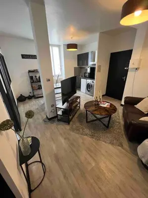 Cuisine ou kitchenette dans l'établissement Très joli T2 dans la vieille ville