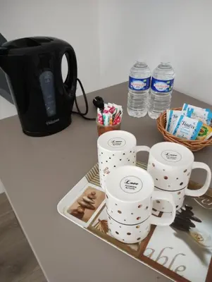 Plateau bouilloire dans l'établissement Chambres chez l'habitant proche sortie A10
