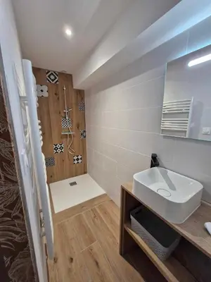 Salle de bains dans l'établissement Verrines