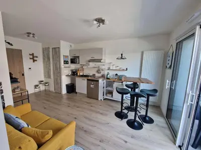 Cuisine ou kitchenette dans l'établissement Les Carrelets - Jardin d'Hiver- WIFI-TERRASSE-PAKING