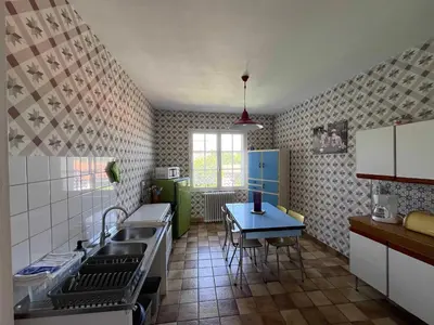 Cuisine ou kitchenette dans l'établissement Gîte 6 à 8 personnes calme et repos
