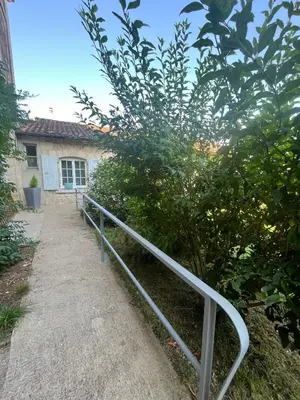 Jardin de l'établissement Gîte 6 à 8 personnes calme et repos