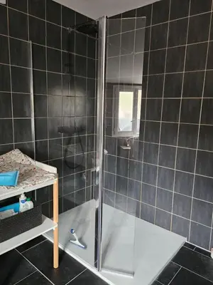 Salle de bains dans l'établissement Chambre chez l'habitant avec petit déjeuner à 5 mins du Futuroscope