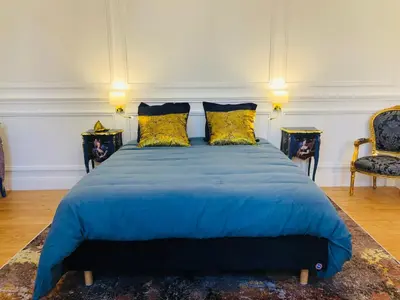 Un ou plusieurs lits dans un hébergement de l'établissement L'Hôtel Particulier du 12