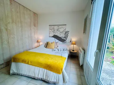 Un ou plusieurs lits dans un hébergement de l'établissement ChaviD 17 - Spacieuse maison avec jardin