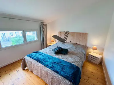 Un ou plusieurs lits dans un hébergement de l'établissement ChaviD 17 - Spacieuse maison avec jardin