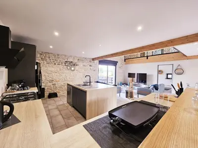 Télévision ou salle de divertissement dans l'établissement Loft de Magnac, spacieux et moderne