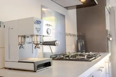 Cuisine ou kitchenette dans l'établissement Maison Élégante avec Jardin I Centre de Cognac