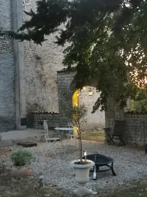 Jardin de l'établissement Maison la tour