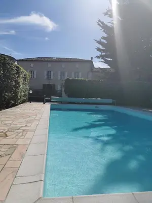 Piscine de l'établissement Maison la tour ou située à proximité