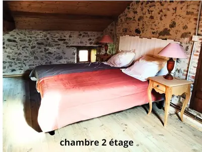 Un ou plusieurs lits dans un hébergement de l'établissement la longère du plessis Mornay, 30 min du Puy du fo, wifi, parking, jardin