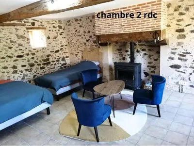 Coin salon dans l'établissement la longère du plessis Mornay, 30 min du Puy du fo, wifi, parking, jardin