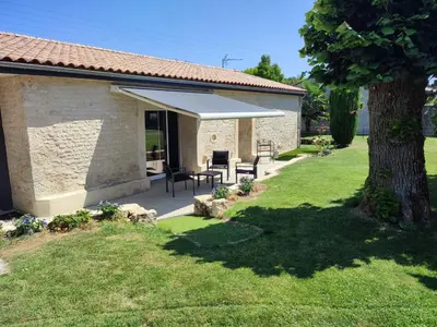 Jardin de l'établissement Maison des Hauts, terre de lavoirs
