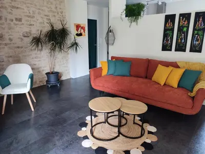Coin salon dans l'établissement Maison des Hauts, terre de lavoirs