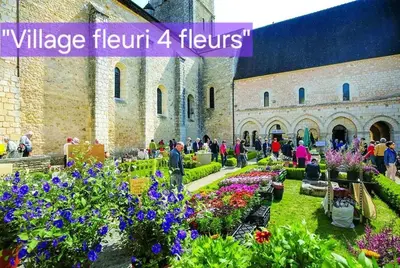 Jardin de l'établissement Petite maison atypique à 20min du Futuroscope, avec terrasse