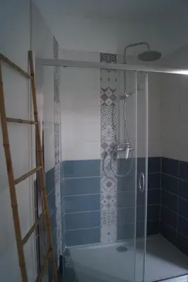 Salle de bains dans l'établissement L'océane