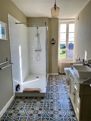 Salle de bains dans l'établissement Le Mas, Chambres d'Hôtes, Verrières
