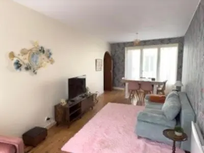 Télévision ou salle de divertissement dans l'établissement 3Bed House- Sleeps 6 - Pool Garden Pets Parking